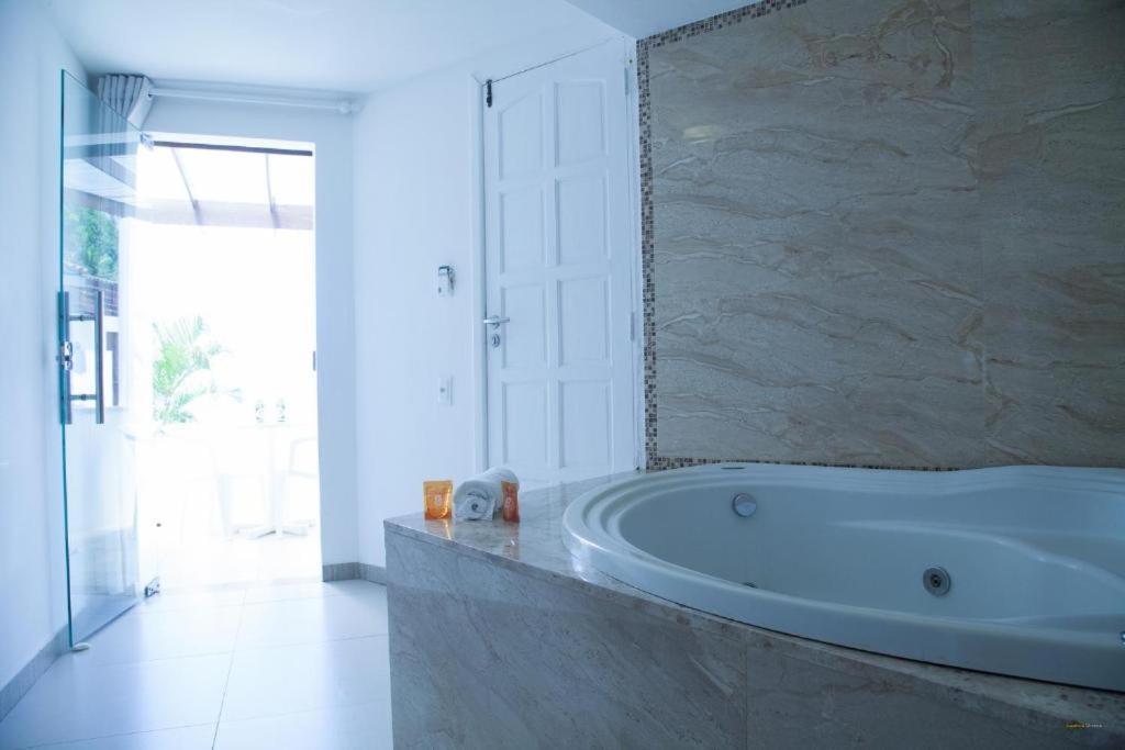 Partial view with soaking tub,396566151:JPEG