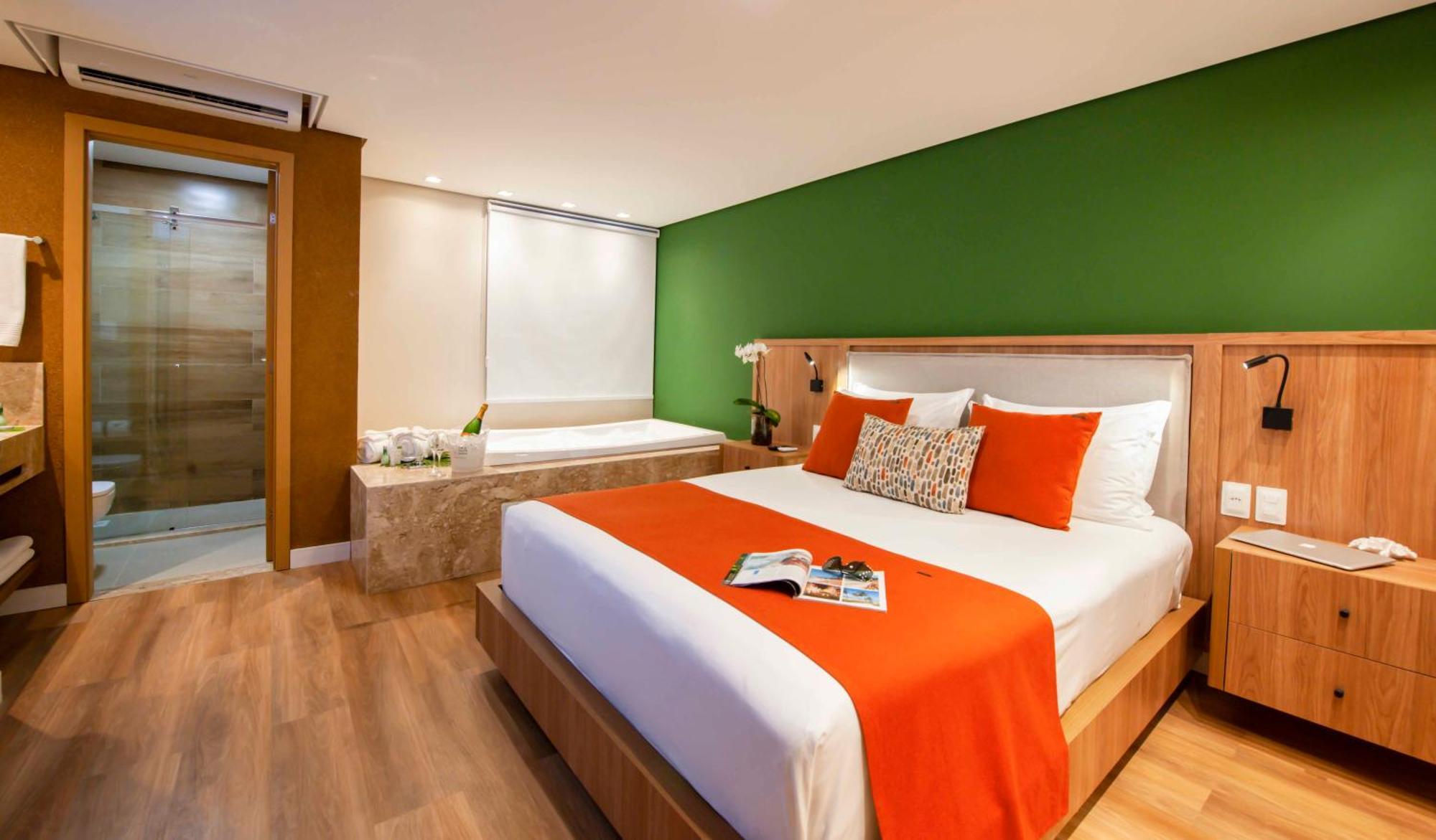 Luxury Room with Hot Tub,1557355084:JPEG